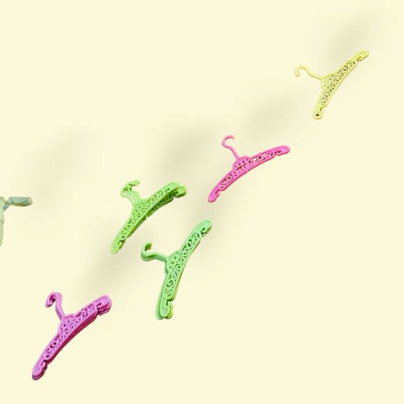 Bundle of vintage Barbie hangers - Picture 1 of 5